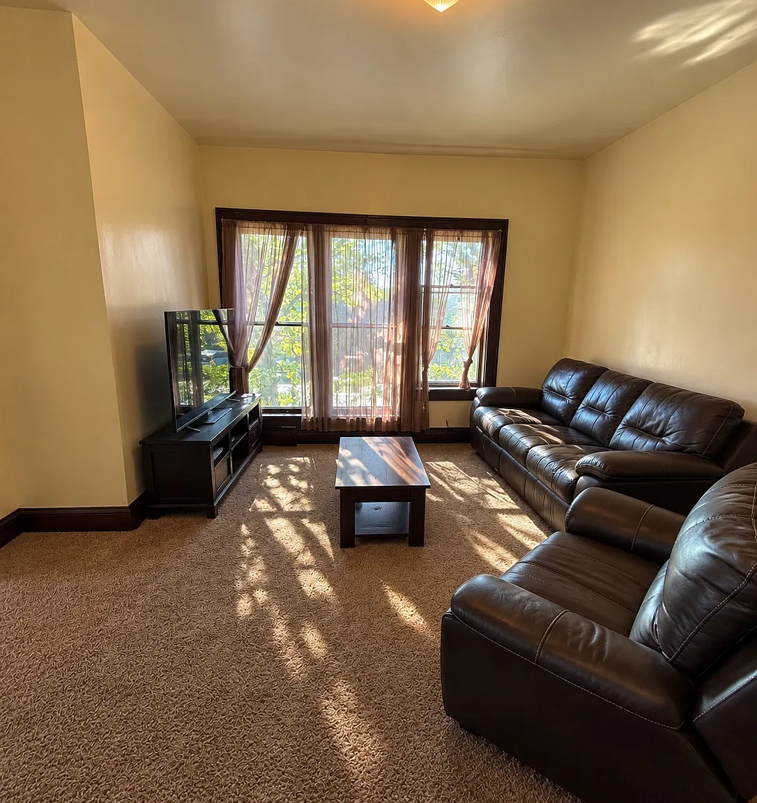 2 bed, $1,300 — Photo 1