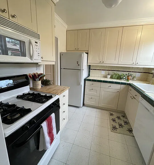 1173 Masselin Ave — Photo 13
