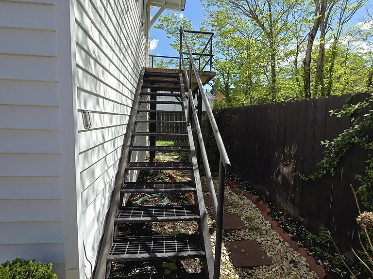 212 W F St #B — Photo 17