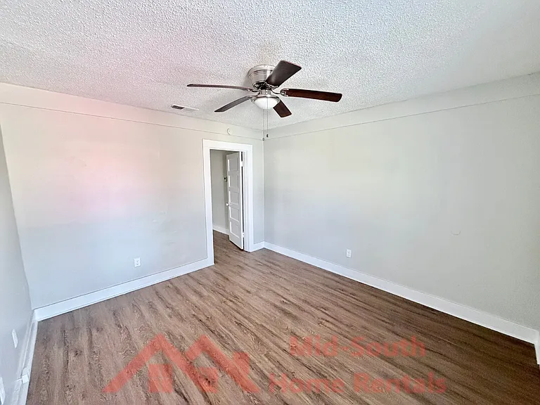 2263 Hunter Ave — Photo 5