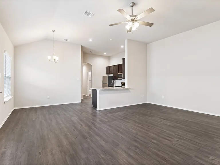 636 Heathers Way — Photo 7