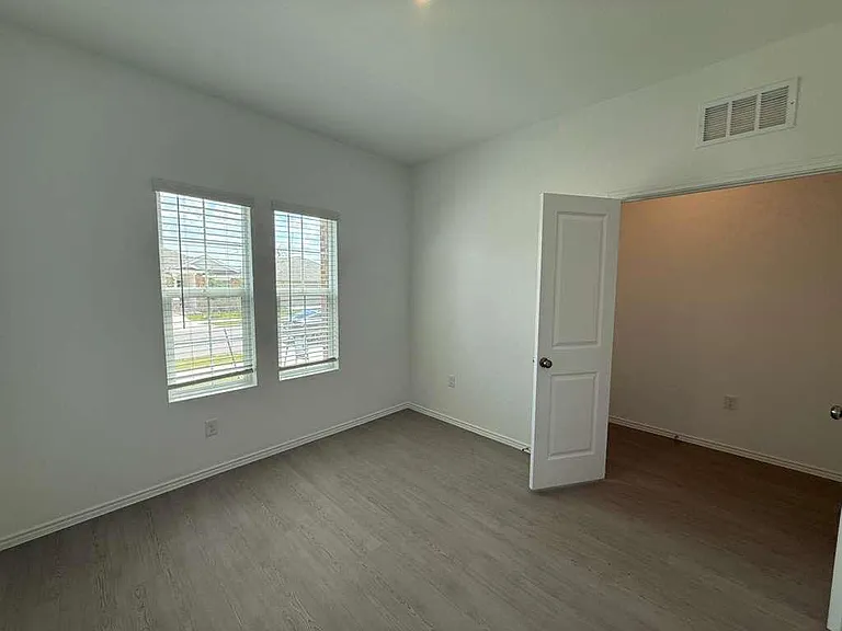 109 Imola St — Photo 22