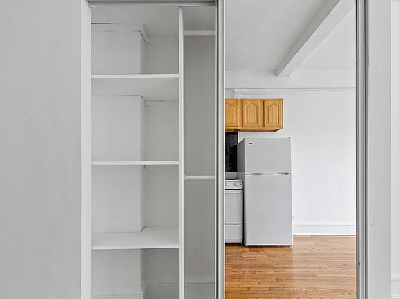 5th image of 200 W 70th St APT 7N