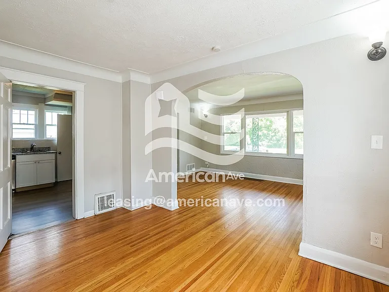 1491566_004_living_room_13904032.jpg