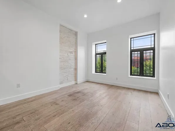 841 Willoughby Avenue image 1 of 13