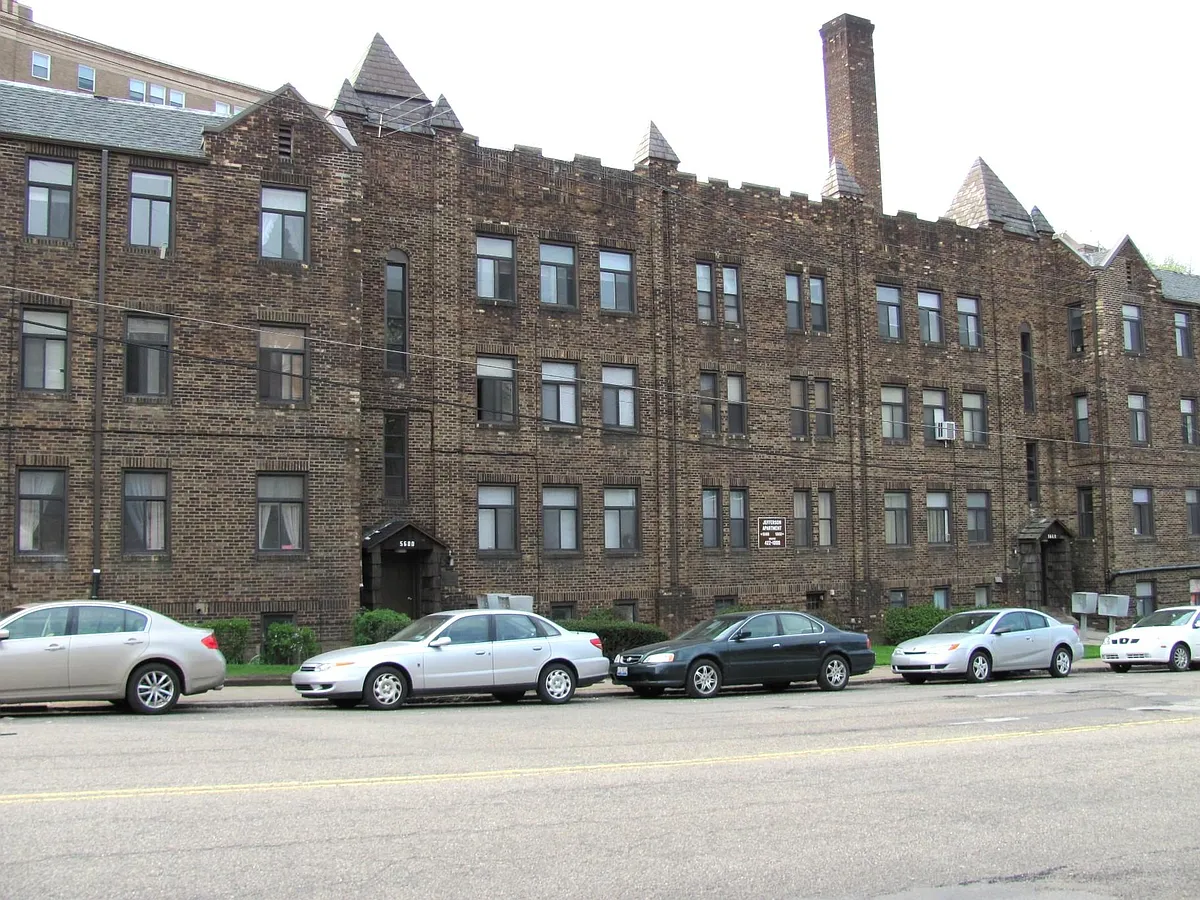 Photo 1 of 10 - 5660 Forward Ave - Pittsburgh, PA Primary Photo - 5660 Forward Ave