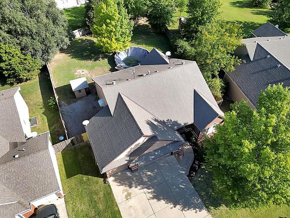 3rd image of 504 S Shira Cir