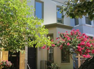 318 10th St SE, Washington, DC 20003