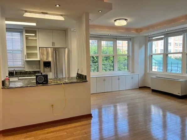 70 Oceana Dr #2G, Brooklyn, NY 11235