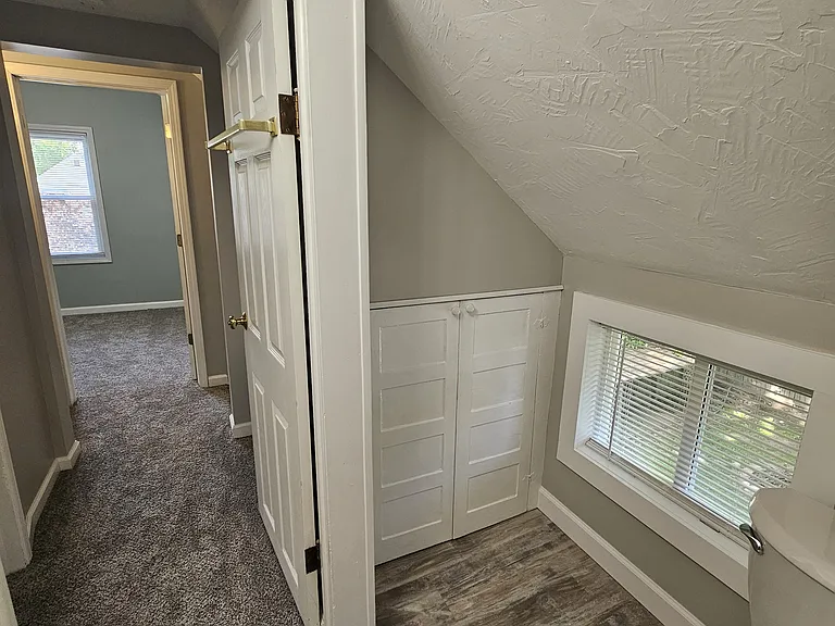 542 Broadway St E — Photo 15