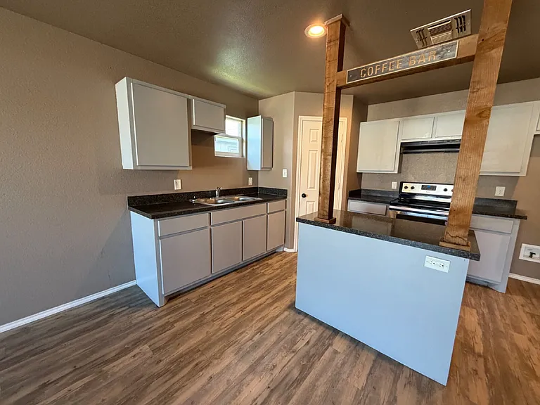 2205 Cedar Ave — Photo 3
