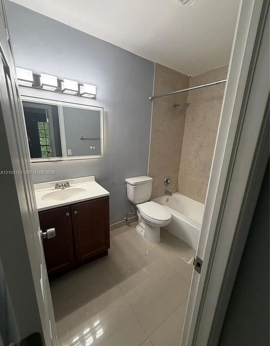 Spanish Trace Condo — Photo 4
