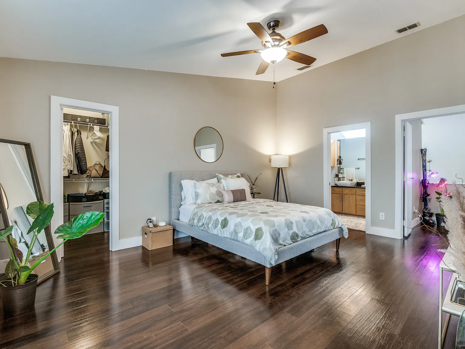2 bed, 1974 sqft, $3,250 — Photo 4