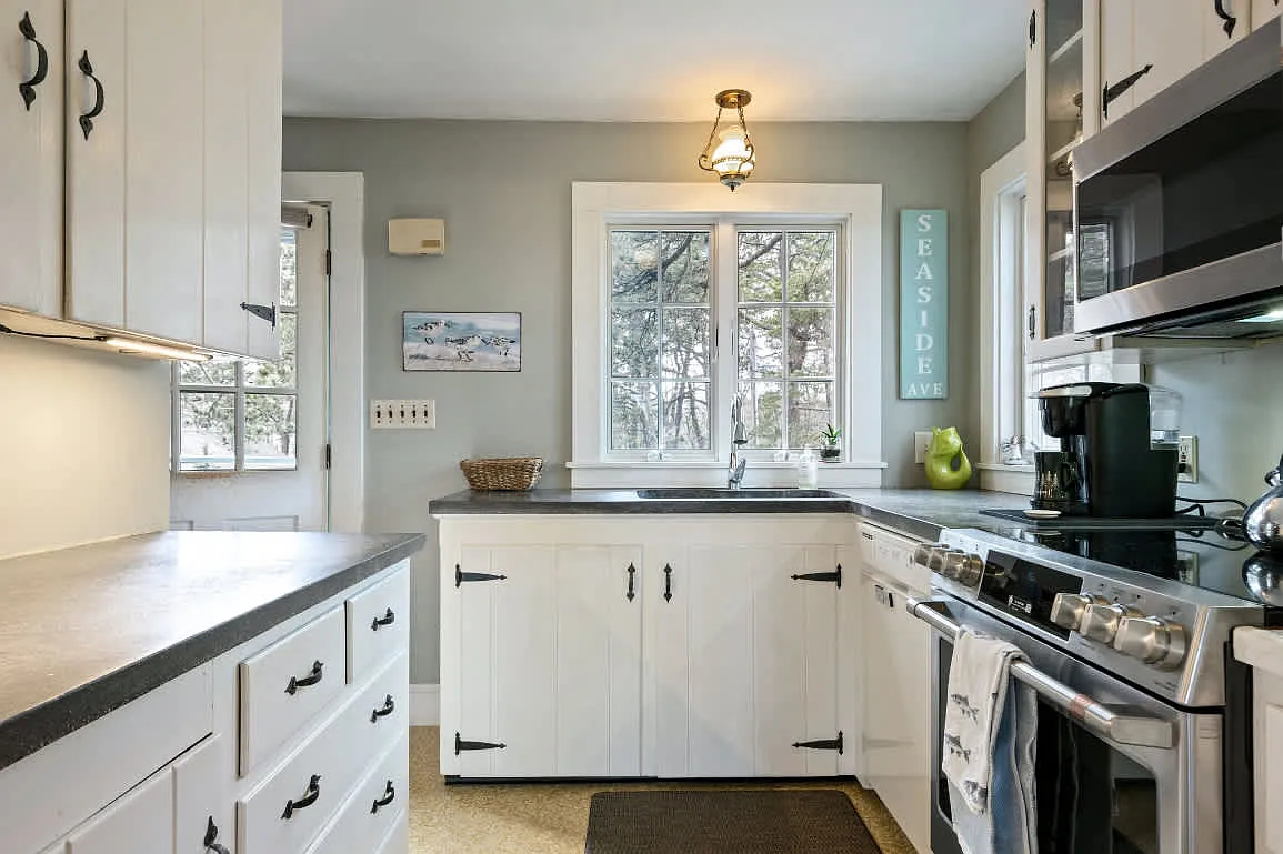 353 Seaside Ave — Photo 3