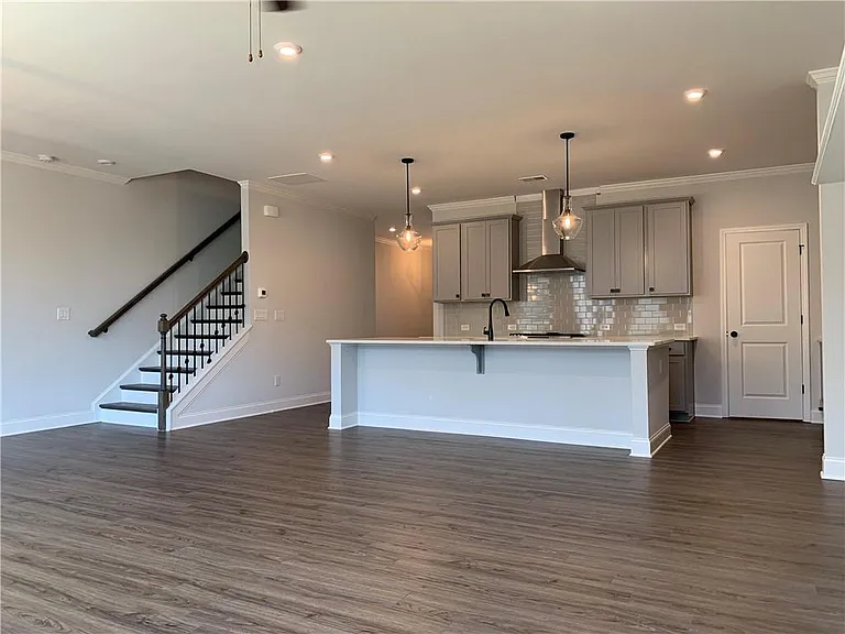 6025 Stella Dr — Photo 2
