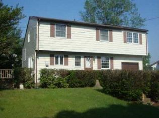 32 Joy Rd, Selden, NY 11784