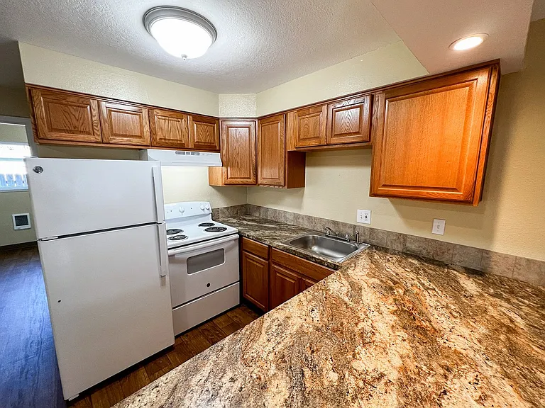 2855 Front 2865 St NE — Photo 8
