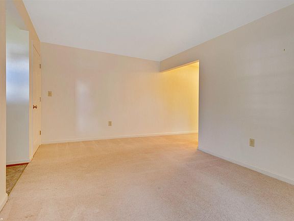 4th image of 201 Chowning Pl #201