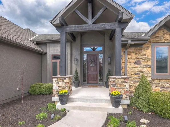 2088 W 162nd Ter, Stilwell, KS 66085