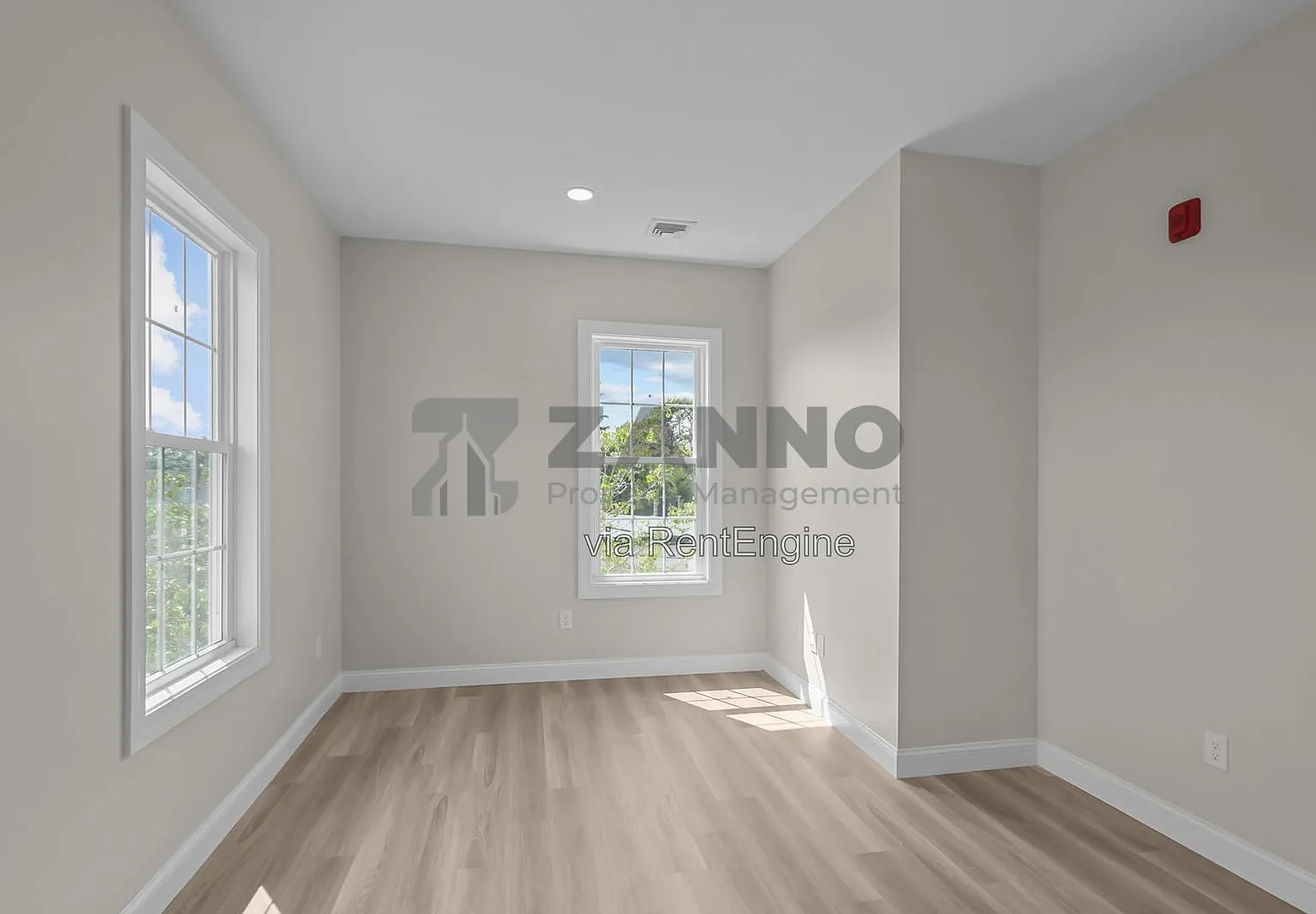 2 bed, 1.0 bath, 734 sqft, $2,350 — Photo 3