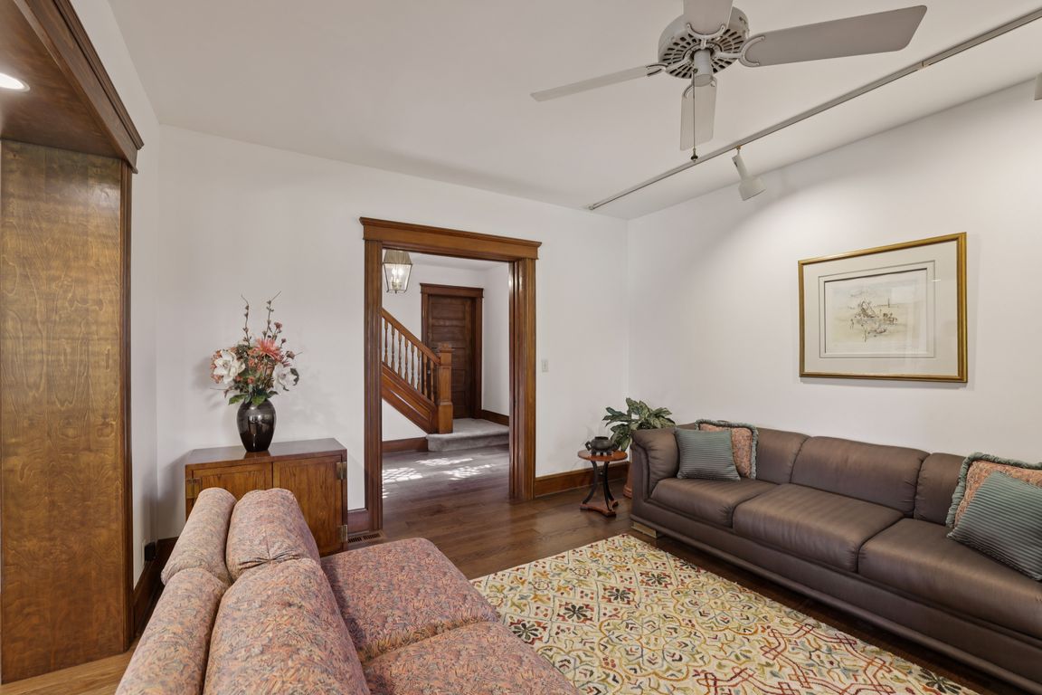 next background image