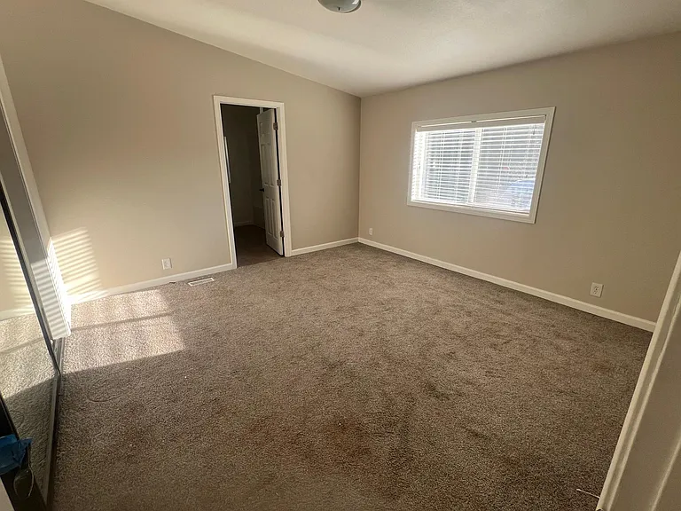 6856 NE West Port Madison Rd — Photo 9