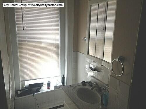 2nd image of 6 Linwood St #2CRG