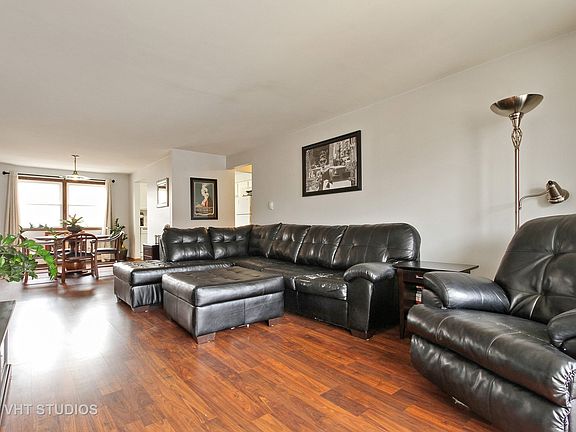 2nd image of 6561 N Harlem Ave APT 3W