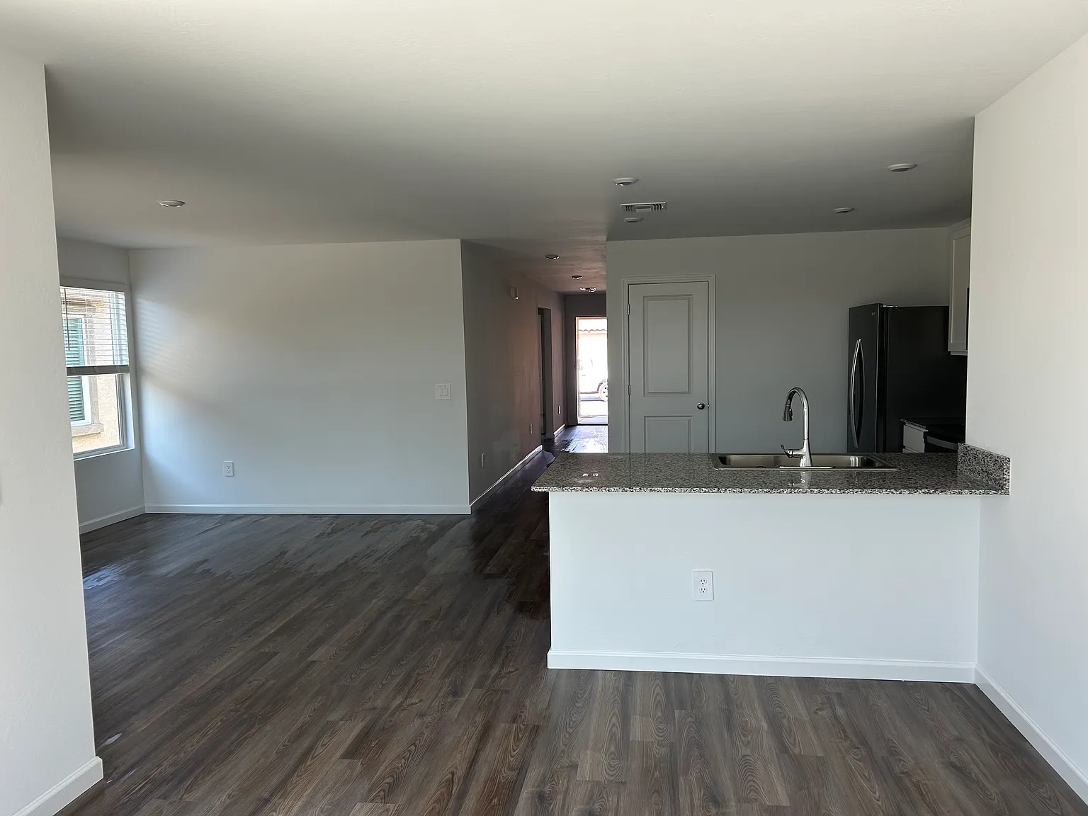 1124 N 13th Pl — Photo 4