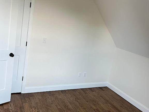 5th image of 470 Howard Ave #3