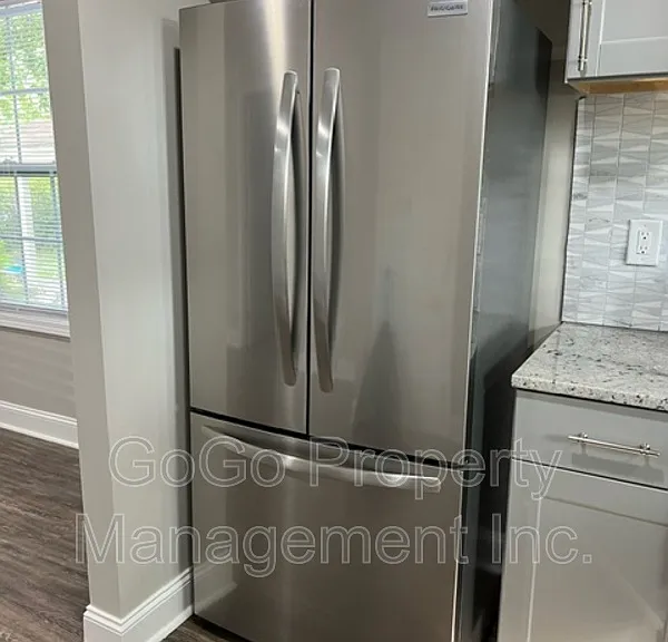 115 Sterling St — Photo 9