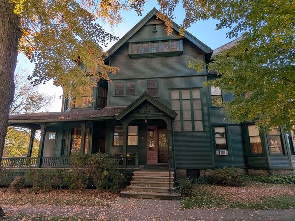 121 4th St NE