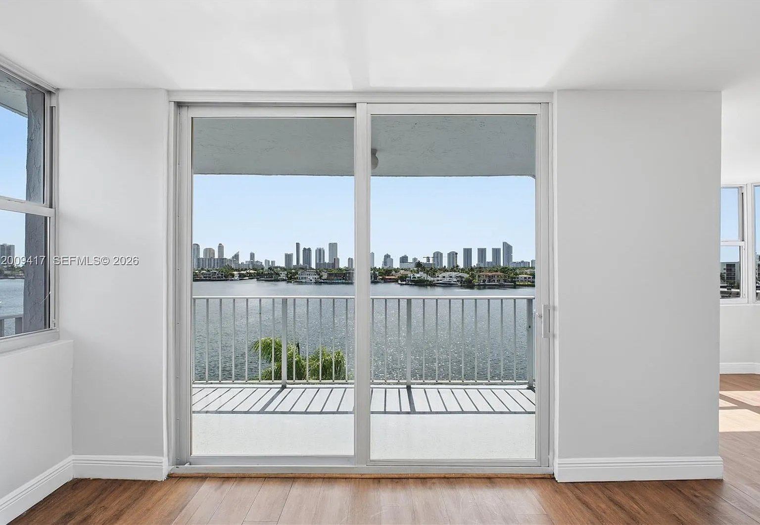 Reef South Condo — Photo 2
