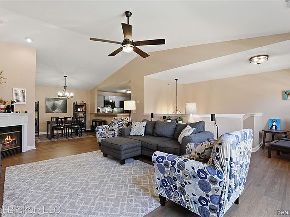 3rd image of 29717 Nottingham Cir