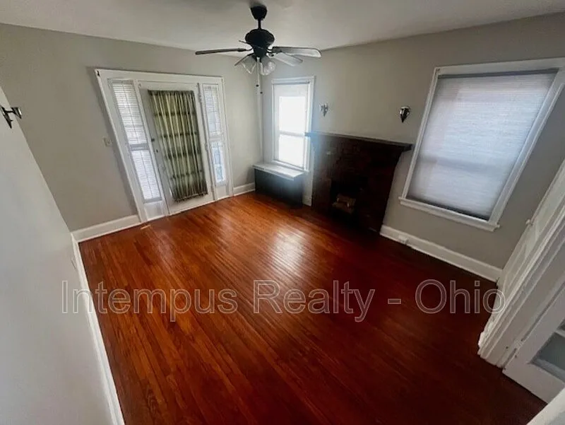 1 bed, 1.0 bath, 724 sqft, $925 — Photo 2