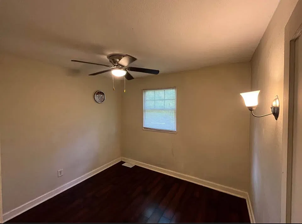 3 bed, 950 sqft, $1,280 — Photo 2