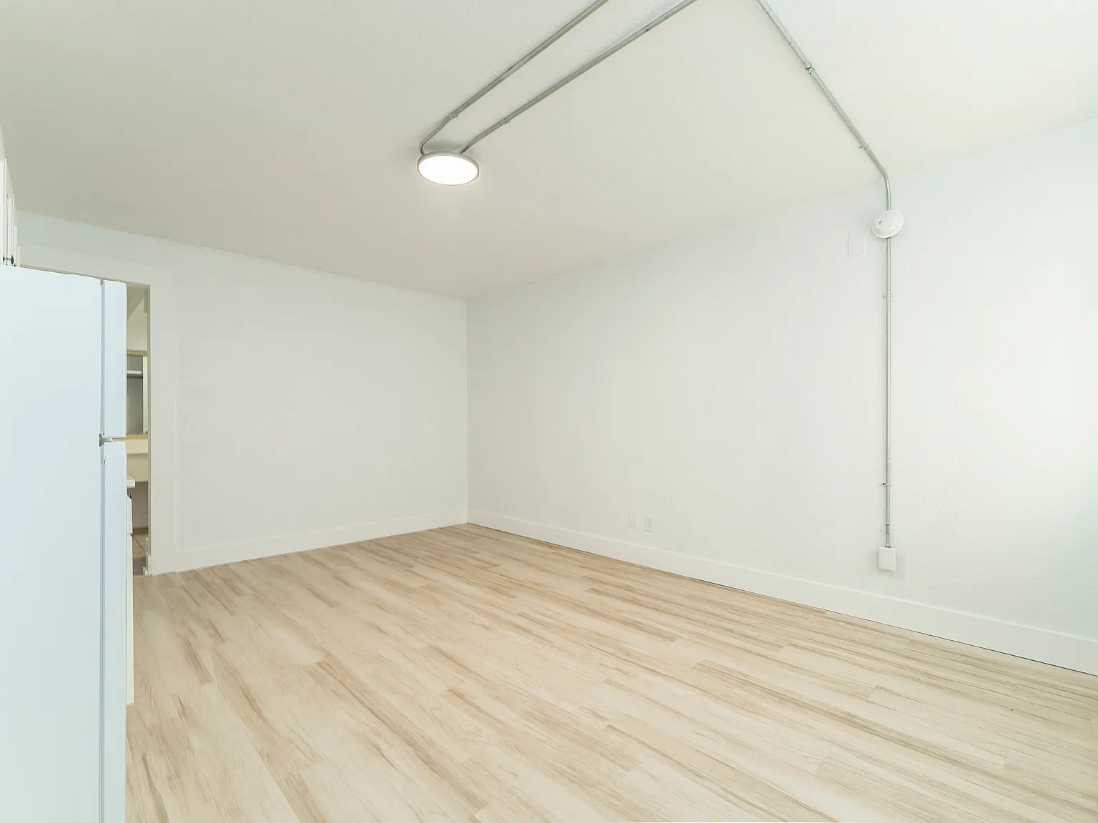 Studio, 300 sqft, $695 — Photo 3