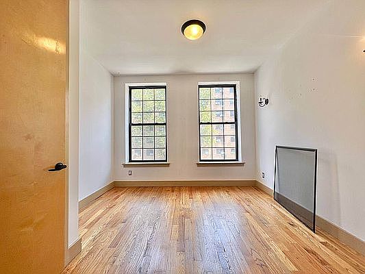 3rd image of 131 Menahan St APT 3R