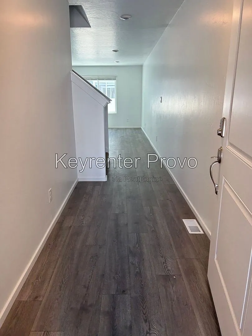 3 bed, 2.5 bath, 1555 sqft, $2,000 — Photo 4