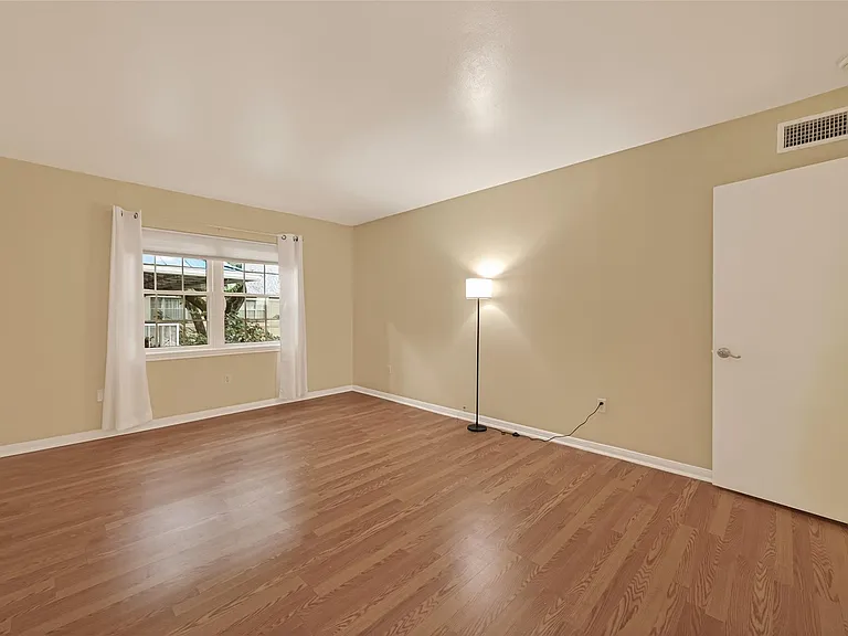 2600 Bellefontaine St #B24 — Photo 27