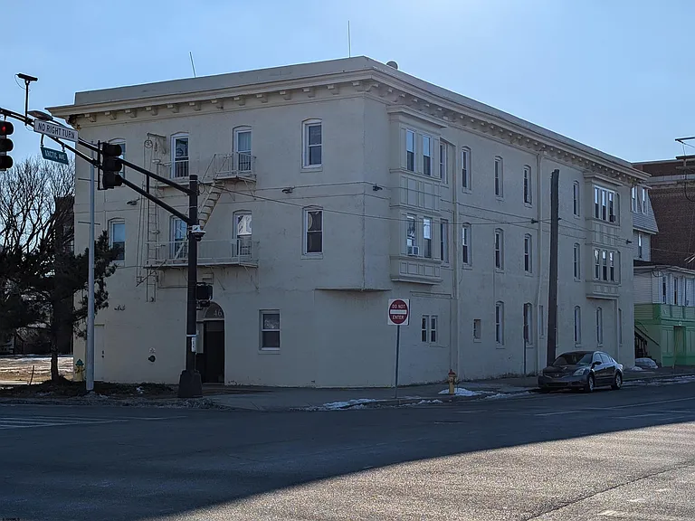 46 N Connecticut Ave — Photo 24