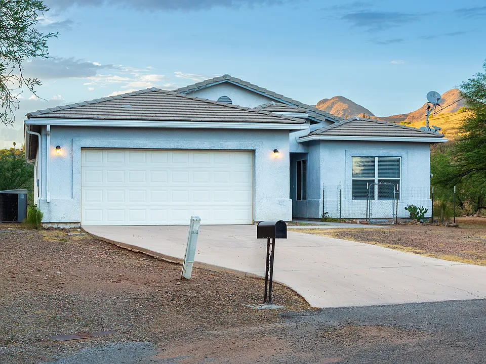 392 Falcon Ct