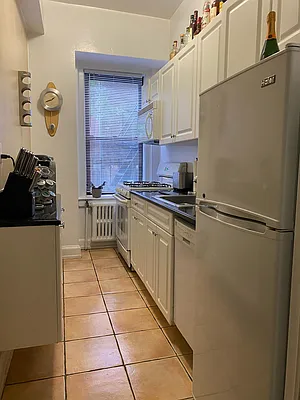 Rented by Buchbinder & Warren | media 17