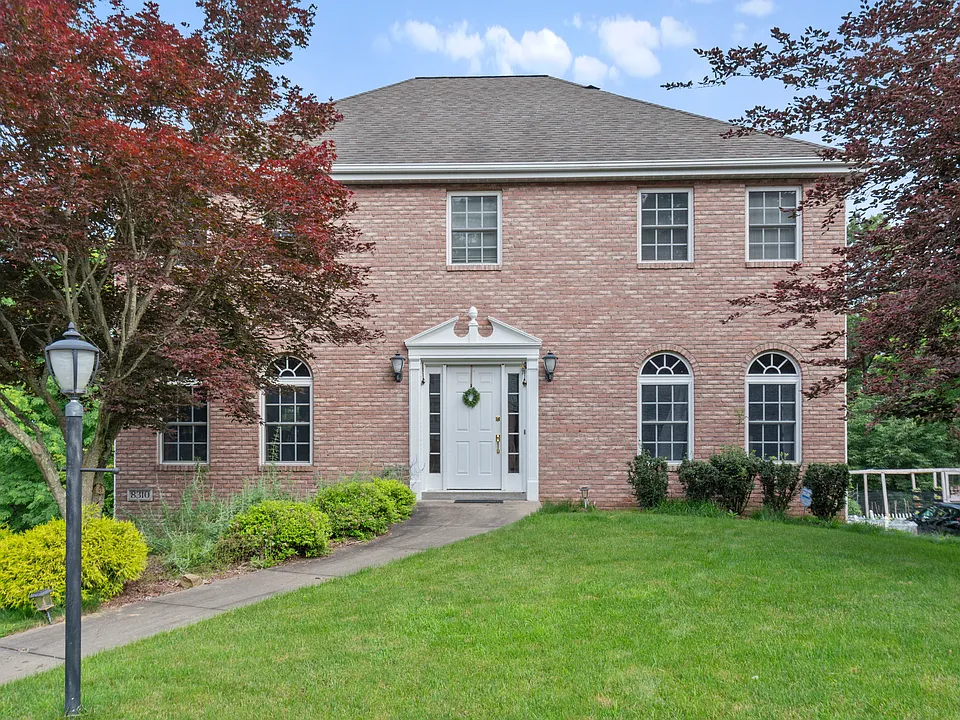 8310 Reagan Dr
