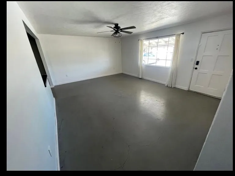 512 N Ironwood Dr — Photo 2