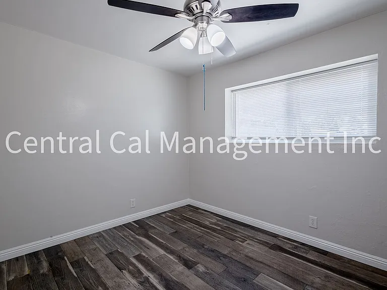 10421 Glenn St — Photo 13