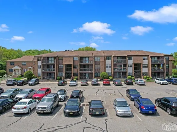 601 Sharon Garden Ct, Woodbridge, NJ 07095