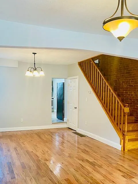 4 bed, 1.5 bath, 1408 sqft, $2,200 — Photo 4