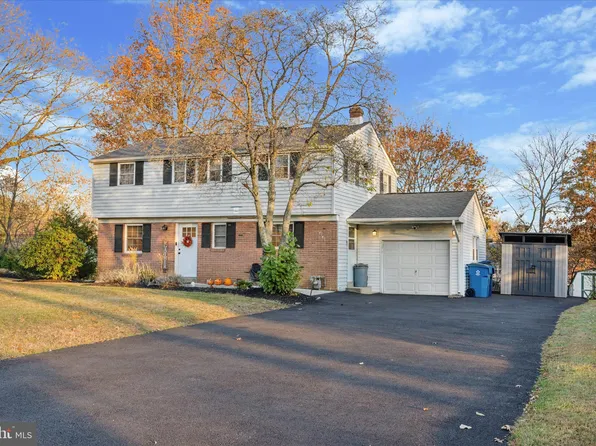 305 Upper Valley Rd, North Wales, PA 19454