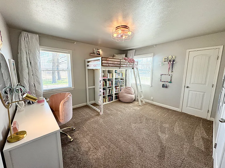880 Estelle Ln — Photo 8